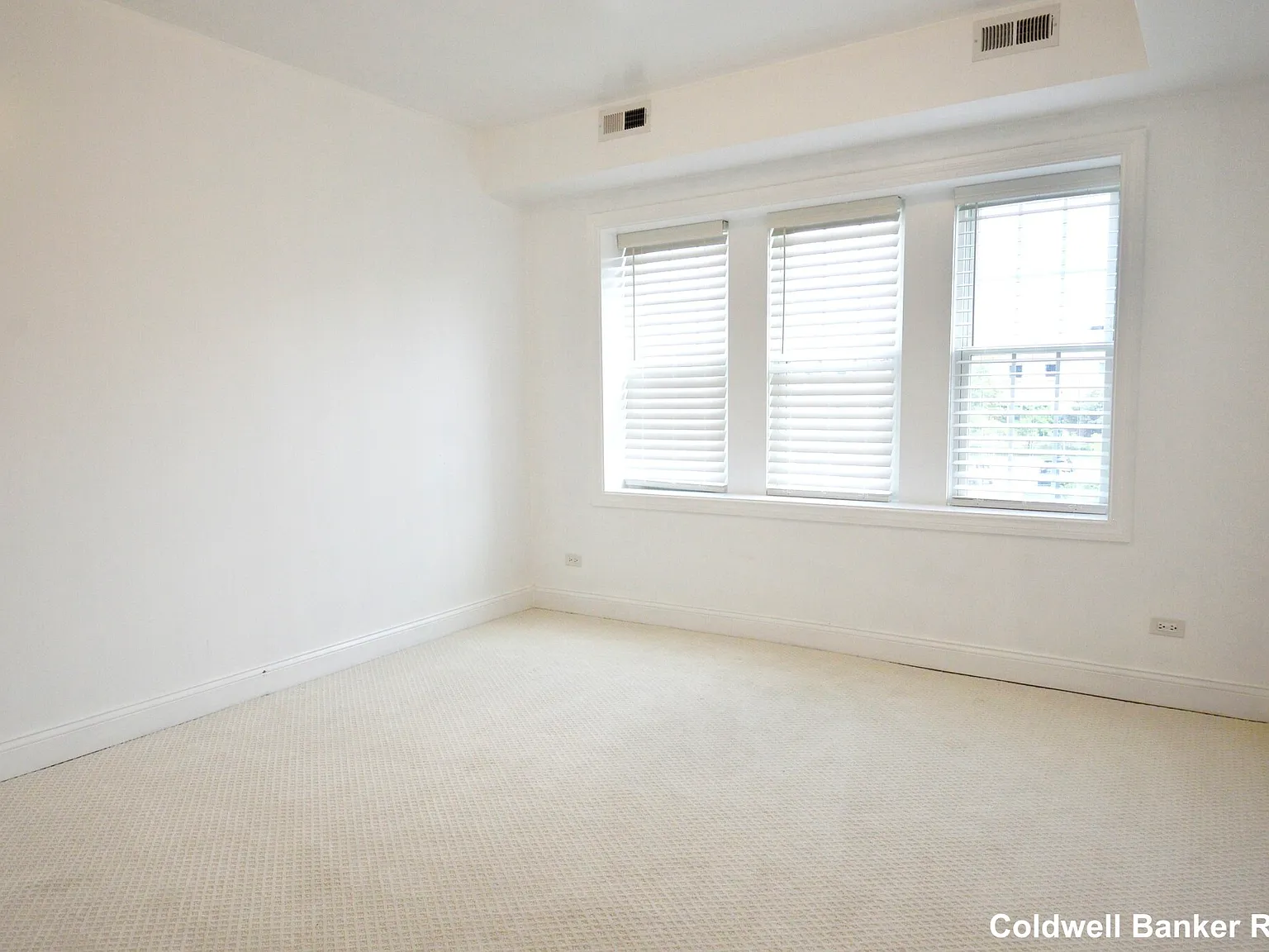 3 bed, 1.5 bath, 1200 sqft, $2,100 — Photo 4