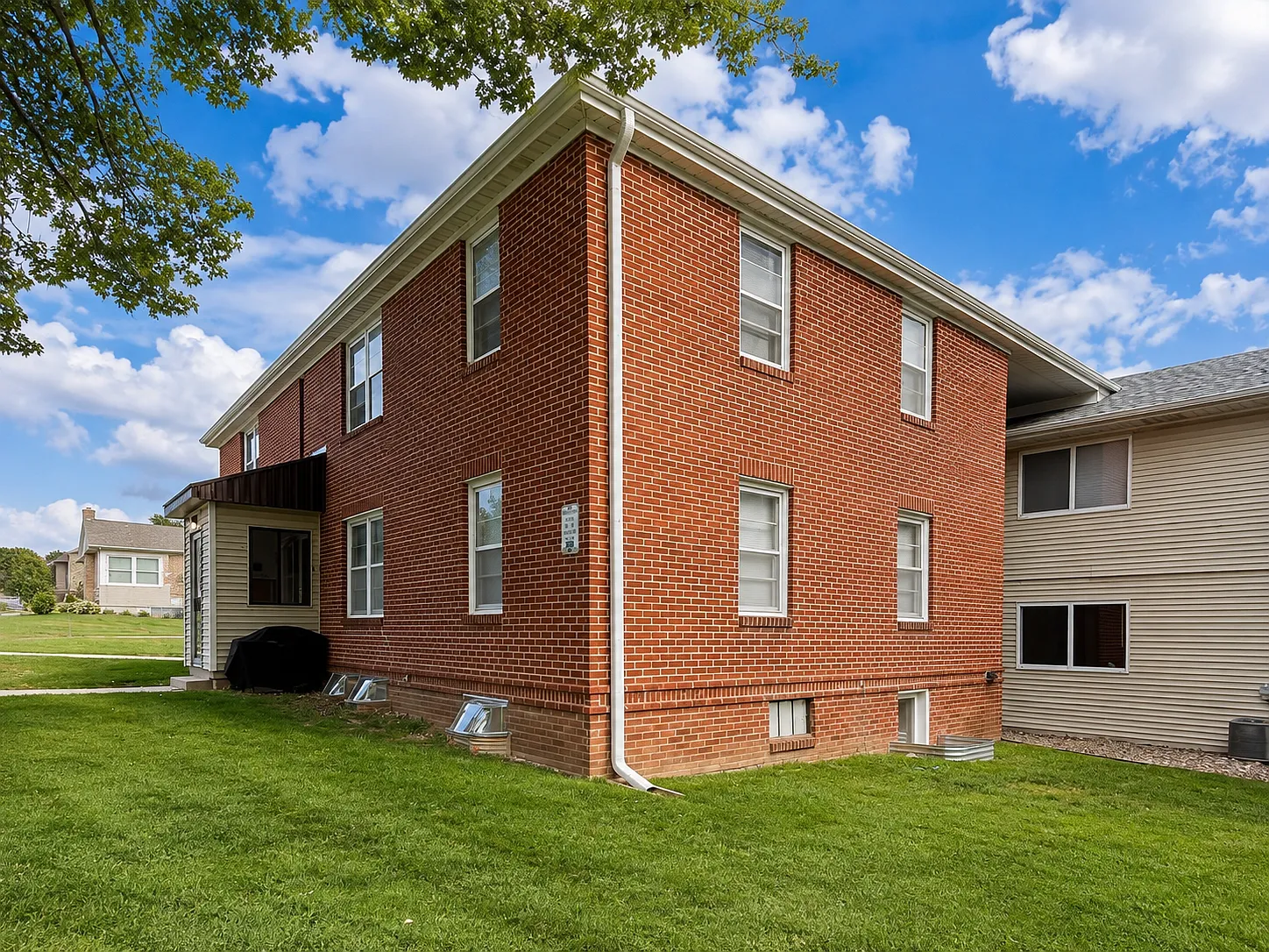 Avery Place Apartments — Photo 3