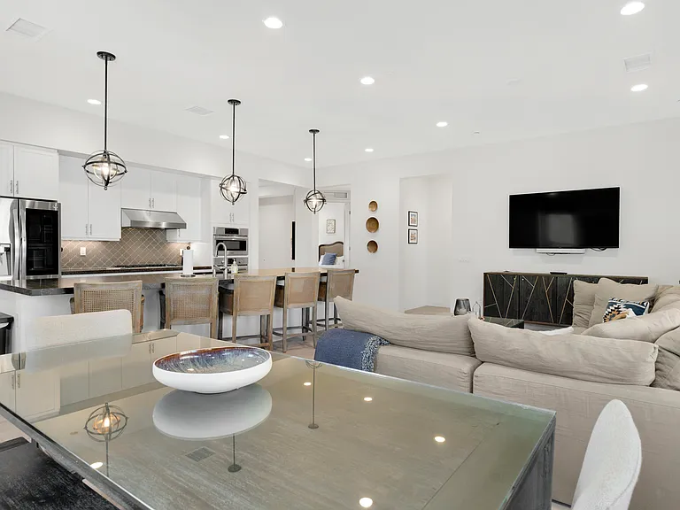 2402 Retreat Cir — Photo 33