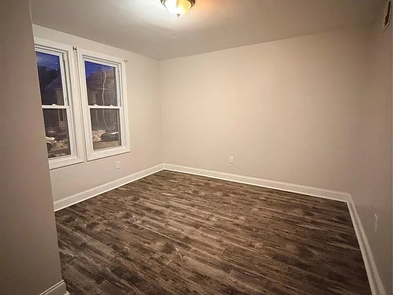 469 Alden St — Photo 3