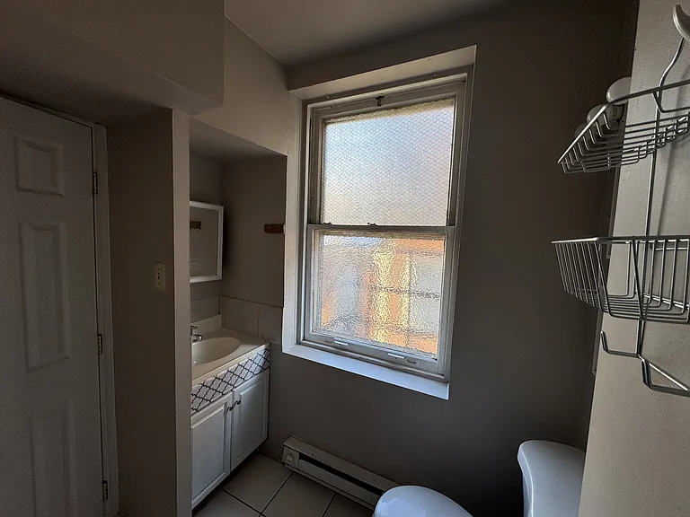 1121 Spruce St #3R — Photo 7