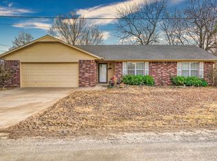 106 N Howey St, Chouteau, OK 74337