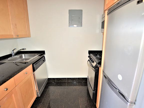 3rd image of 166 2nd Ave APT 8H