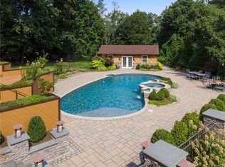 16 Quail Hollow Ln, West Nyack, NY 10994