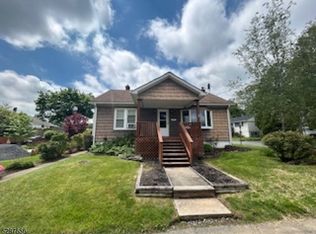 9 Adams St, Washington, NJ 07882