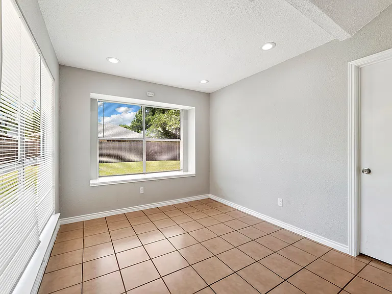 503 Eaglecreek Dr — Photo 7