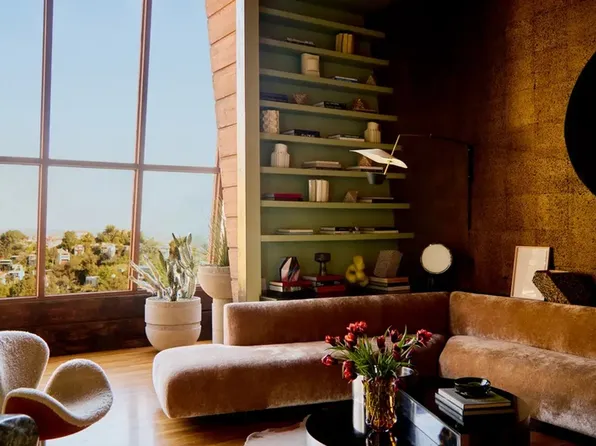 8661 Nash Dr #1, Los Angeles, CA 90046