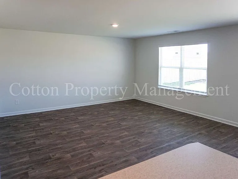 602 Draymore Dr NE — Photo 9