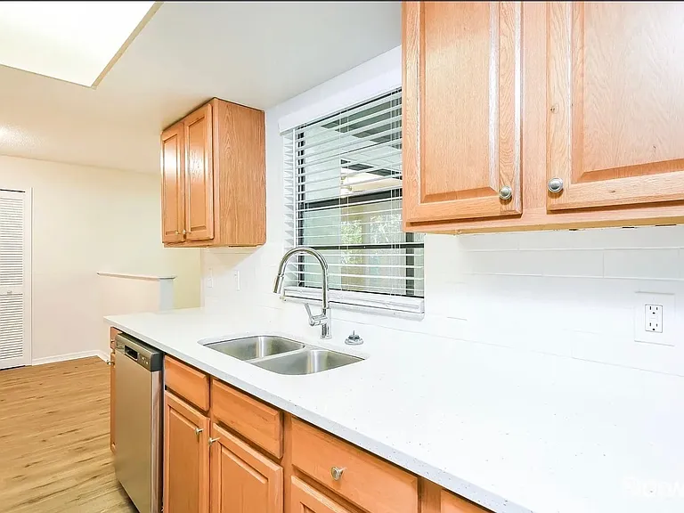 395 Eagle Cir — Photo 1
