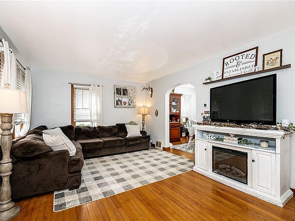 3rd image of 463 Butler Rd W