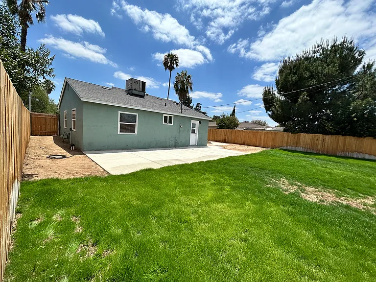 4745 Merrill Ave — Photo 17