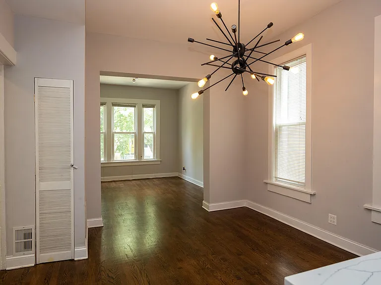 1241 W Barry Ave #1 — Photo 3
