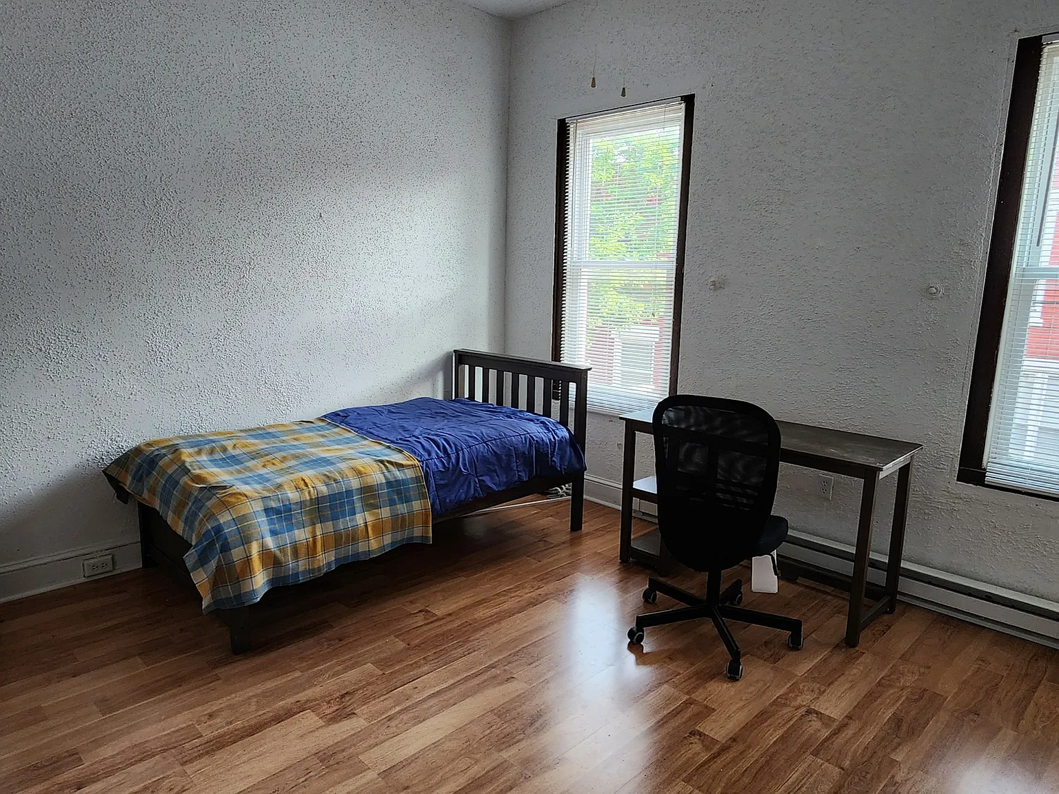 3 bed, 1.5 bath, 1044 sqft, $1,675 — Photo 3