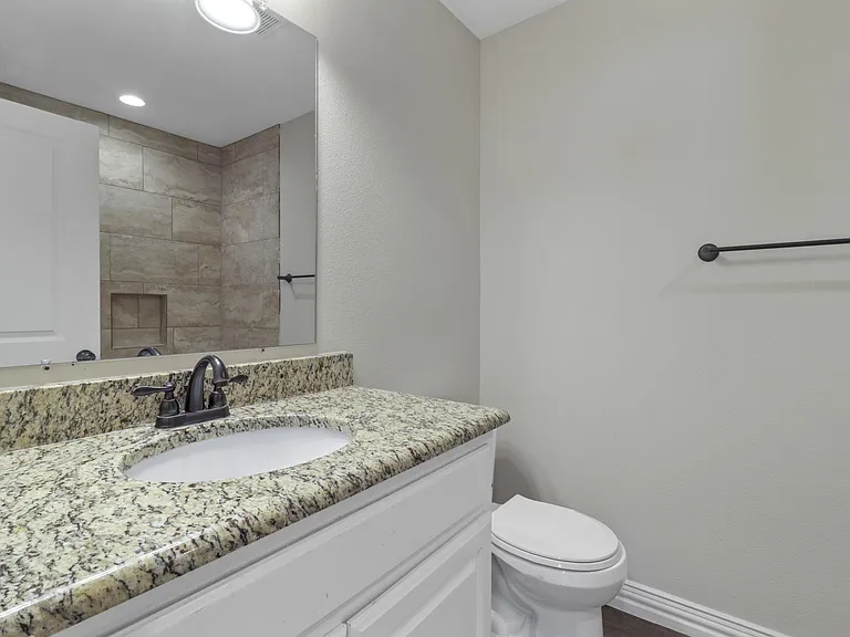 901 N Barrett Ave — Photo 7