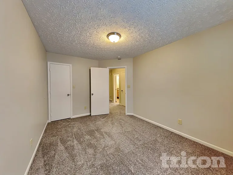 4468 Connaught East Dr — Photo 10