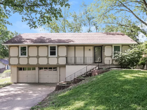 102 Gilbert St, Lansing, KS 66043