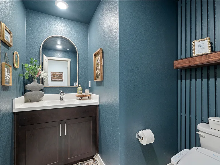 2651 Mulholland Dr — Photo 18