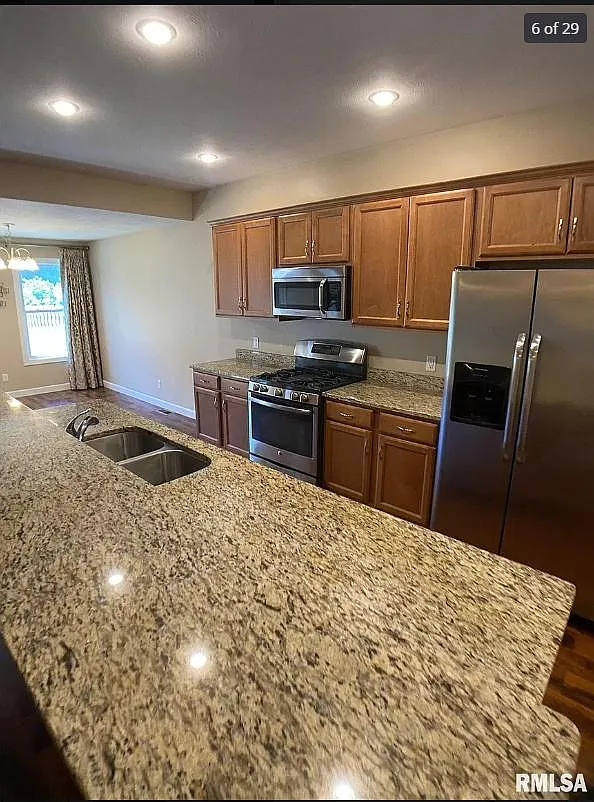 4 bed, 2800 sqft, $2,700 — Photo 4