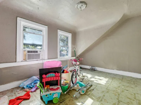 46 Highwood Terrace image 3 of 30