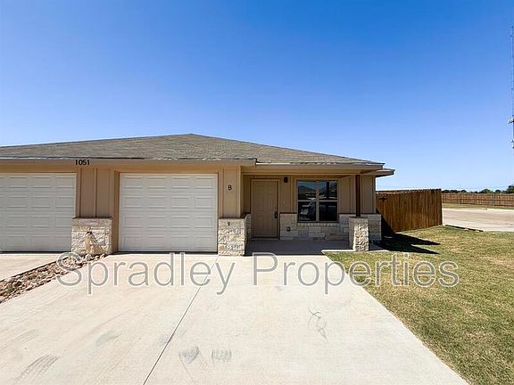 2nd image of 1051B Mason Dr