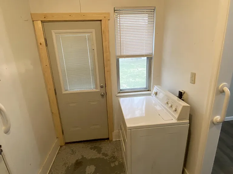 877 Windsor Dr — Photo 6