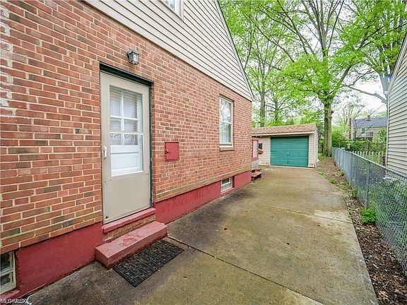 2nd image of 450 Huntmere Dr