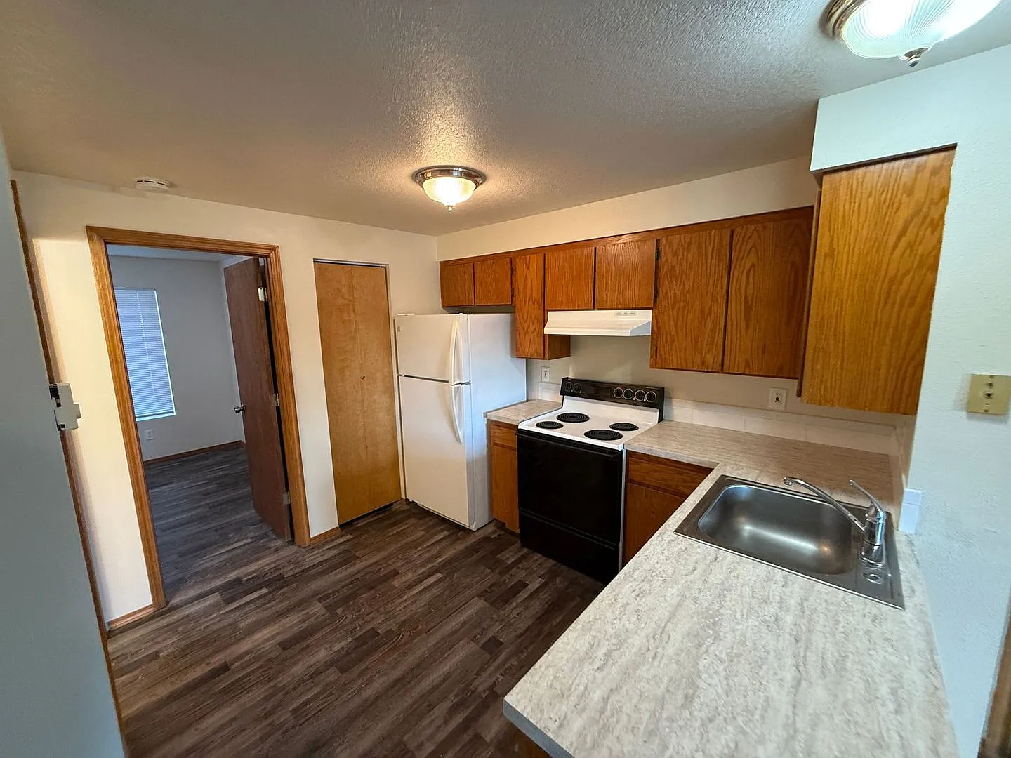 DeLaCruz 8th St Apartments — Photo 3
