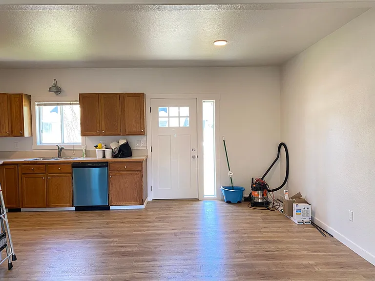 1501 S Grant Ave — Photo 5