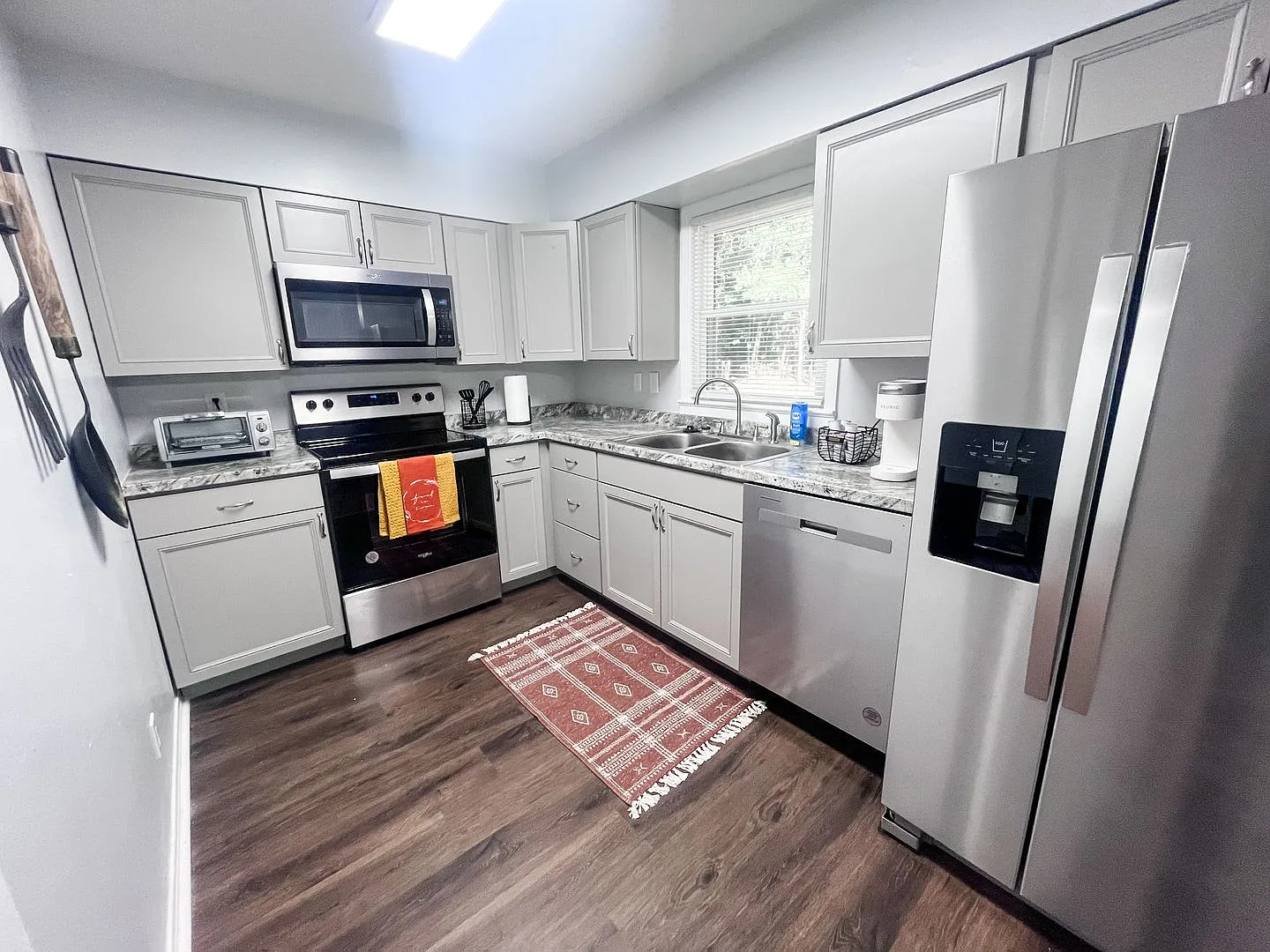 Beautiful 3 Bedroom Near Campus for Fall 2027 — Photo 3