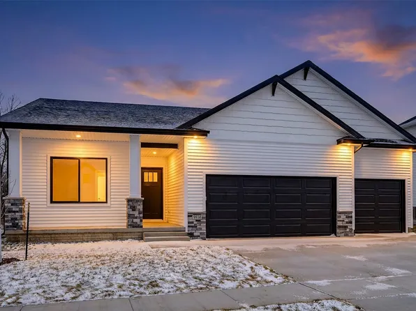 9938 Watermeadow Cir, Johnston, IA 50131