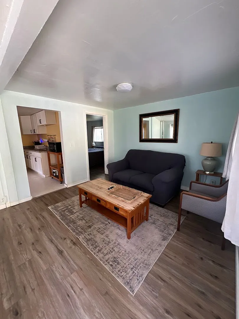 2421 Central Avenue — Photo 2