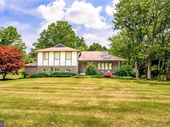 568 McCarty Dr, Furlong, PA 18925
