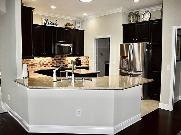 3rd image of 3710 Pepperidge Cir