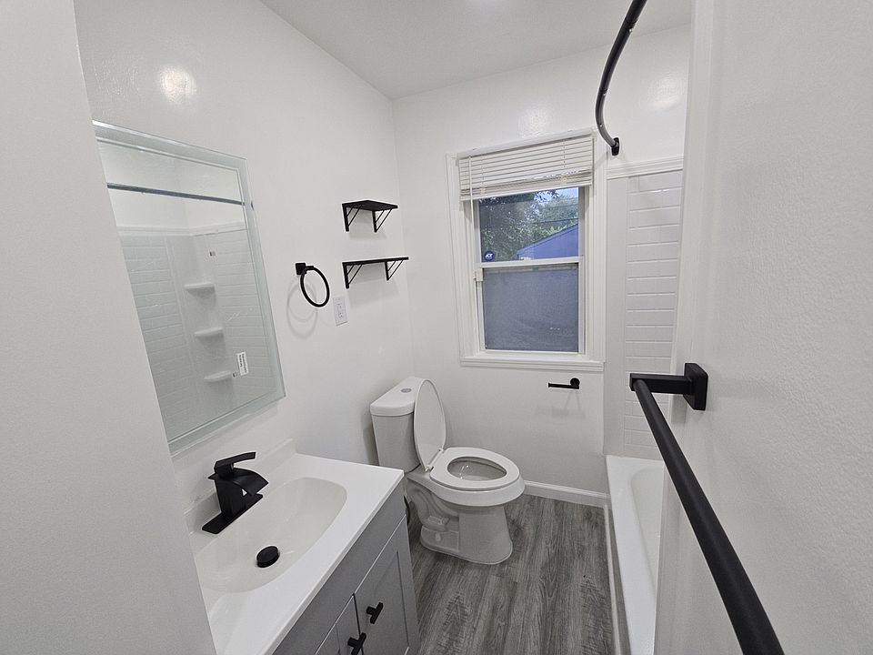 Fully Renovated Bath