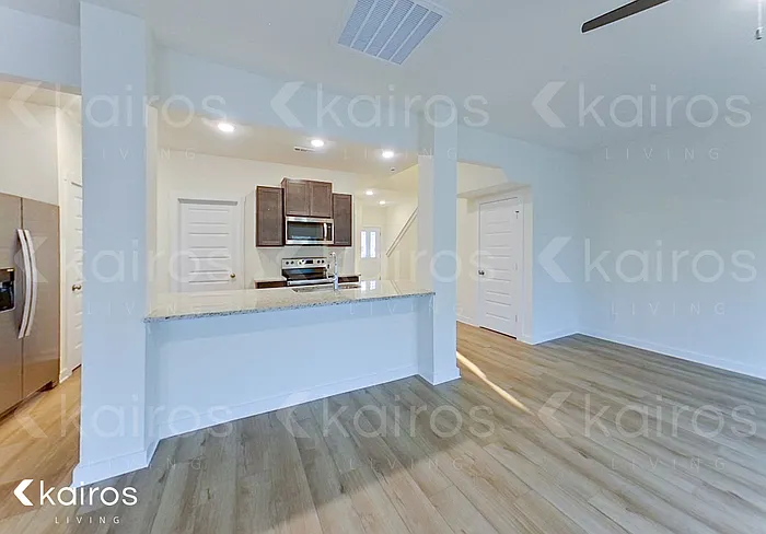 4 bed, 2.5 bath, 1947 sqft, $1,925 — Photo 4