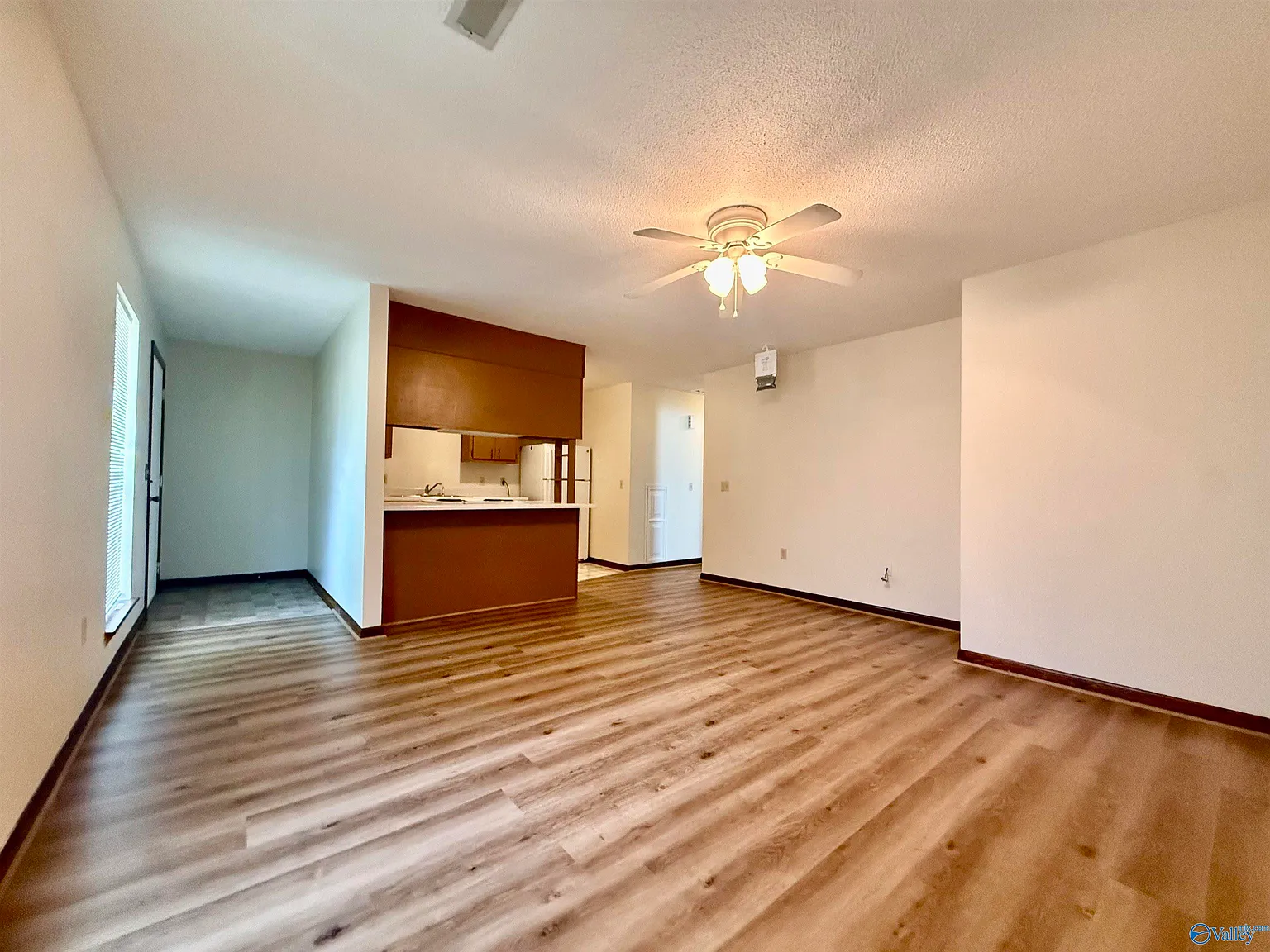 2 bed, 1.0 bath, 930 sqft, $1,100 — Photo 3