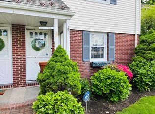 19 Travers St, Manhasset, NY 11030