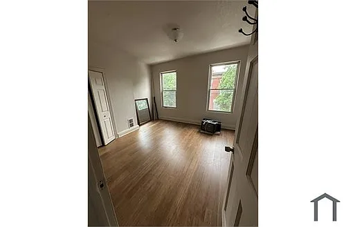 2015 Mountain St Photo 1