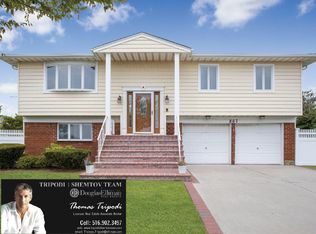 867 Marginal Rd, Lido Beach, NY 11561