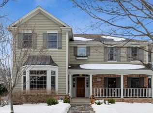 904 James Ct, Wheaton, IL 60189