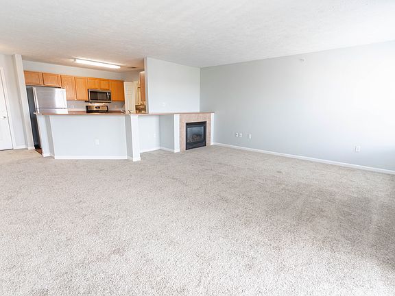 3rd image of 510 Creekside Dr #623-105