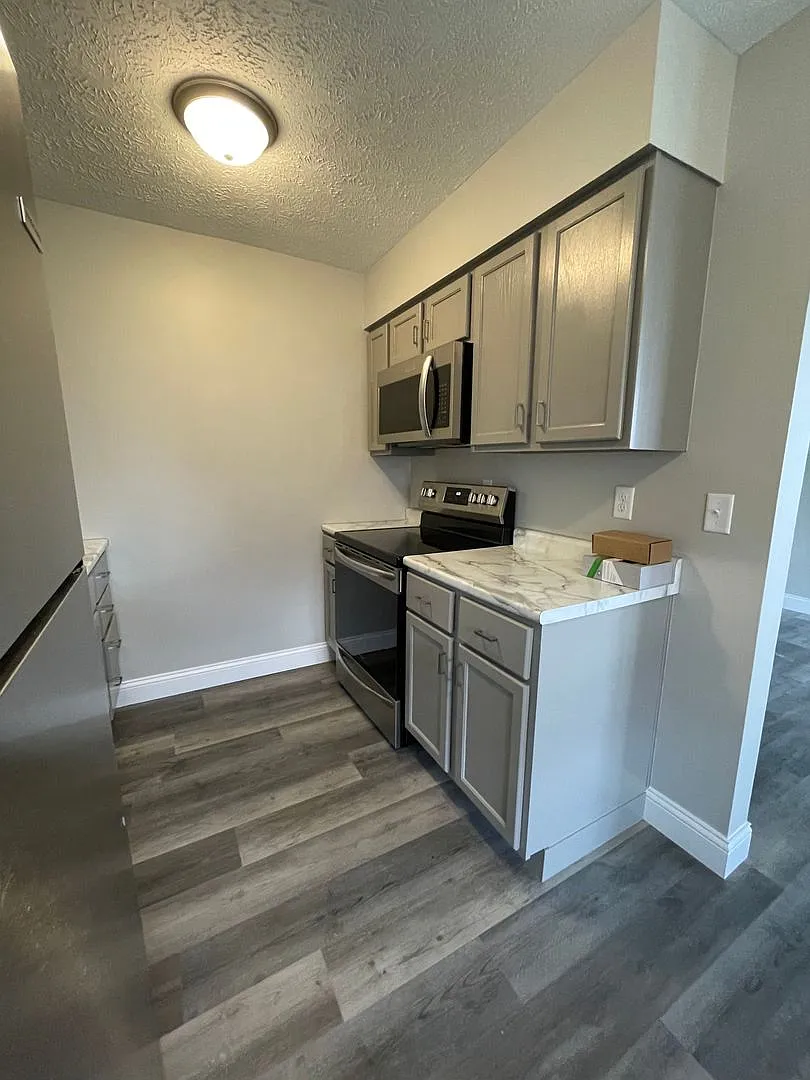 815 W. Columbia — Photo 3