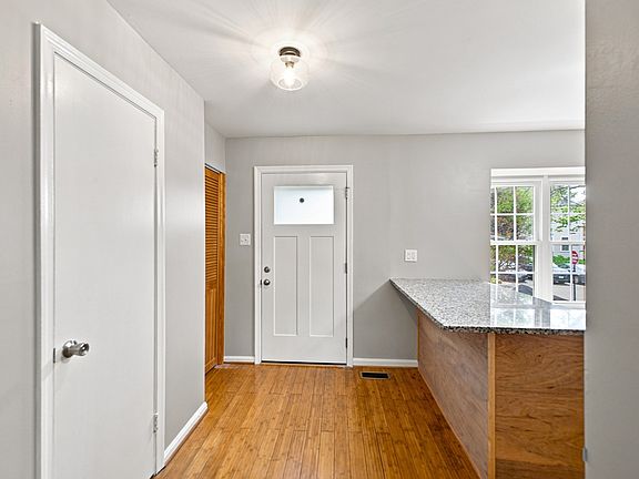 2nd image of 8346 Stationhouse Ct
