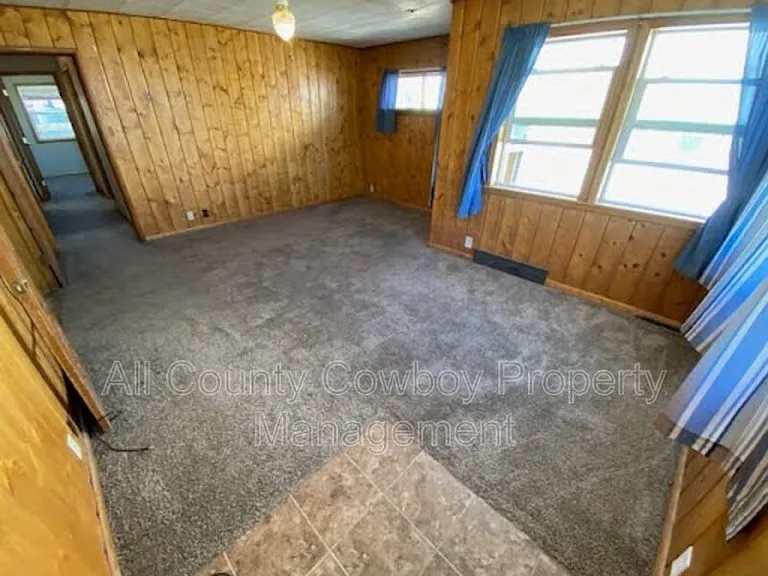 1218 E Flint St — Photo 2
