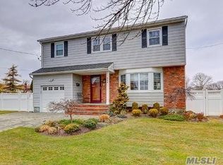 220 Saint Marks Pl, Massapequa, NY 11758