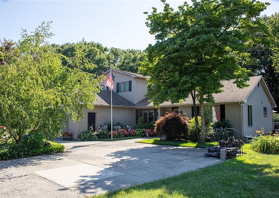 1st image of 122 Elton Cir