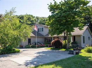 122 Elton Cir, Cranston, RI 02921