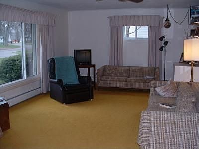 3rd image of 7805 Circle Blvd