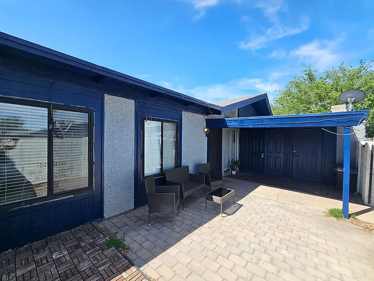 712 N Santa Barbara #1 — Photo 32