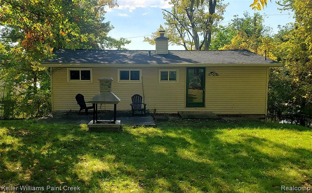 3 bed, 1.5 bath, 1692 sqft, $1,900 — Photo 2
